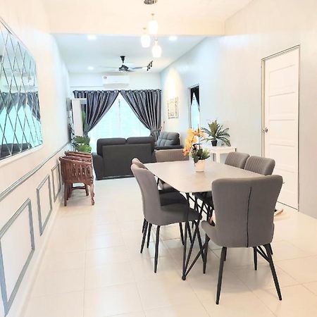 Private Pool Cassa Dinies, Wifi , Bbq,10 Pax Villa Rantau Panjang Екстериор снимка