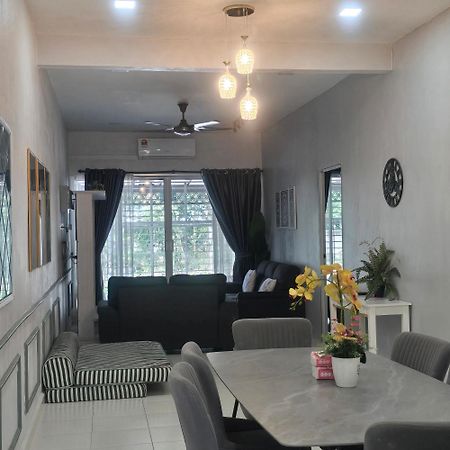 Private Pool Cassa Dinies, Wifi , Bbq,10 Pax Villa Rantau Panjang Екстериор снимка