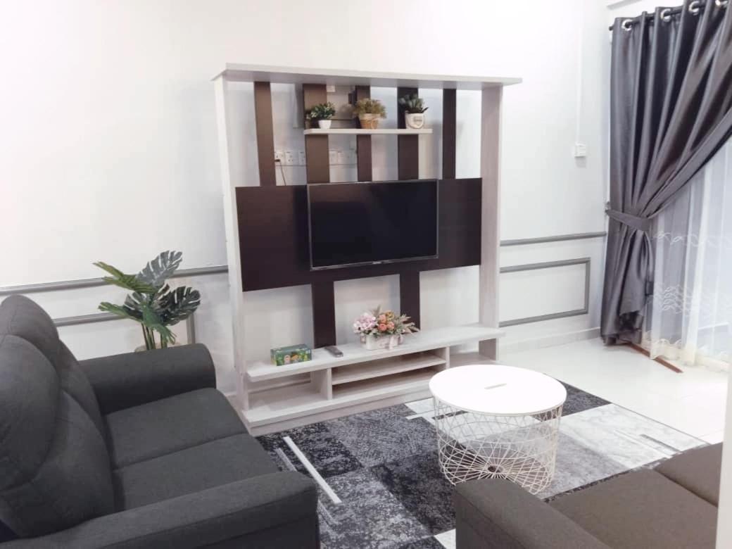 Private Pool Cassa Dinies, Wifi , Bbq,10 Pax Villa Rantau Panjang Екстериор снимка