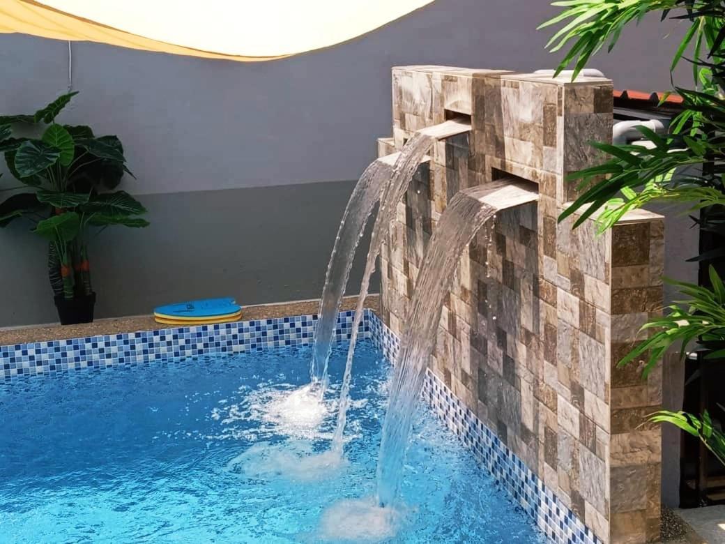Private Pool Cassa Dinies, Wifi , Bbq,10 Pax Villa Rantau Panjang Екстериор снимка