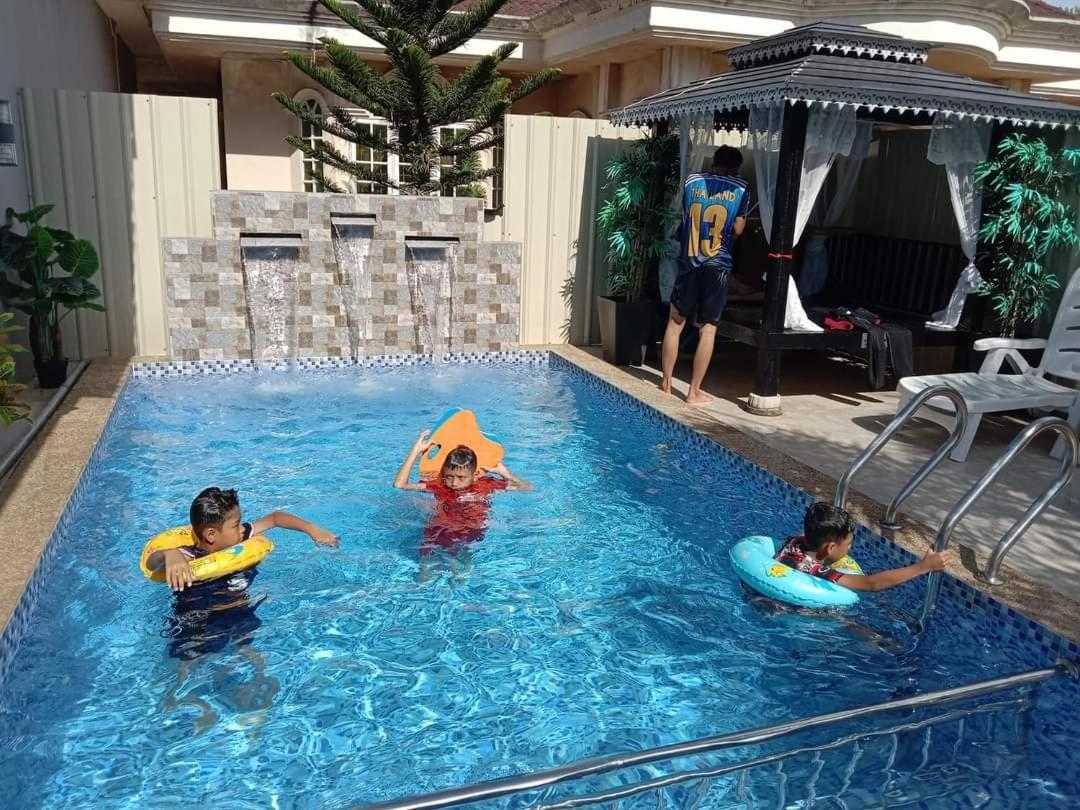 Private Pool Cassa Dinies, Wifi , Bbq,10 Pax Villa Rantau Panjang Екстериор снимка